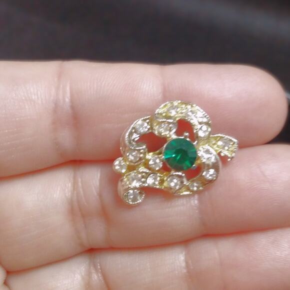 Vintage Green Rhinestone Earrings Screw Back Victorian Style Floral Leaf Silver - Picture 8 of 13